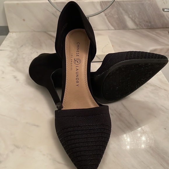 Chinese laundry, black textured front cut out  4 inch heels in solid black size8 - Picture 3 of 8